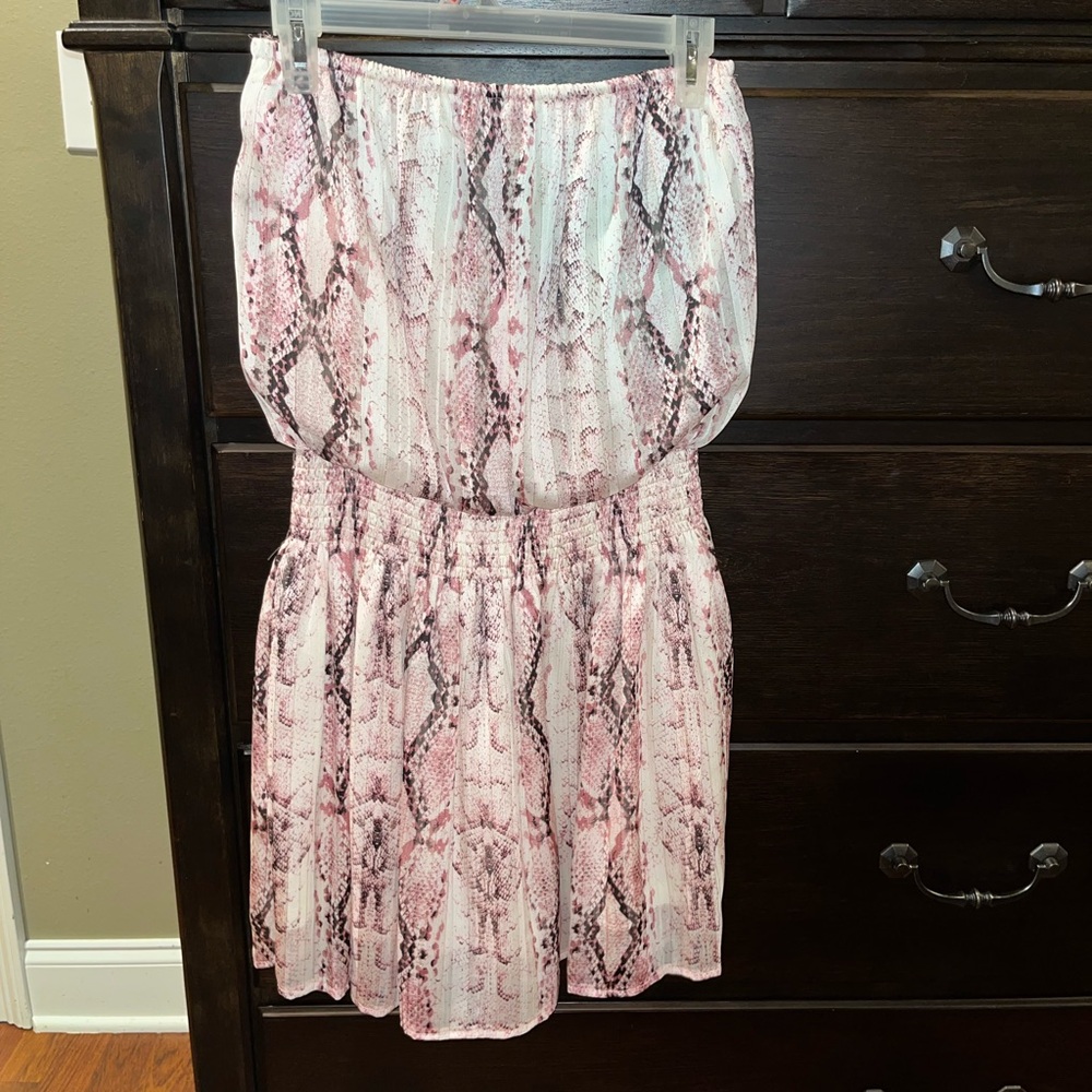Women’s strapless dress